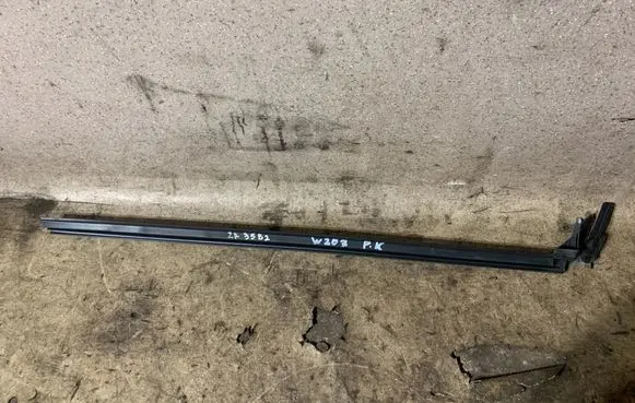 Mercedes-Benz E C207 W207 Front door glass trim molding A2077250165