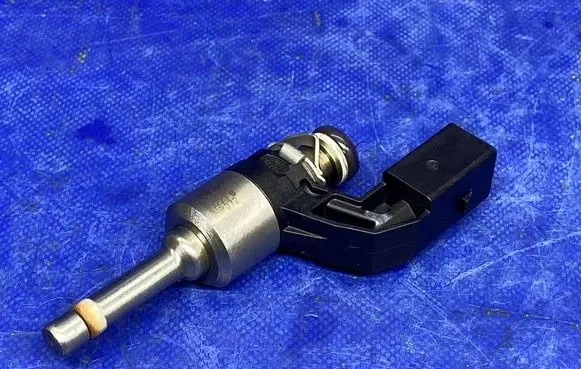 Volkswagen Golf VI Fuel injector 03C906036F IHP072