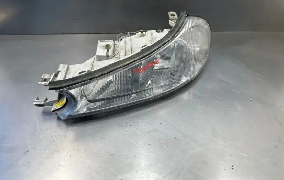 Ford Mondeo MK II Headlight/headlamp 0301098205 4039847