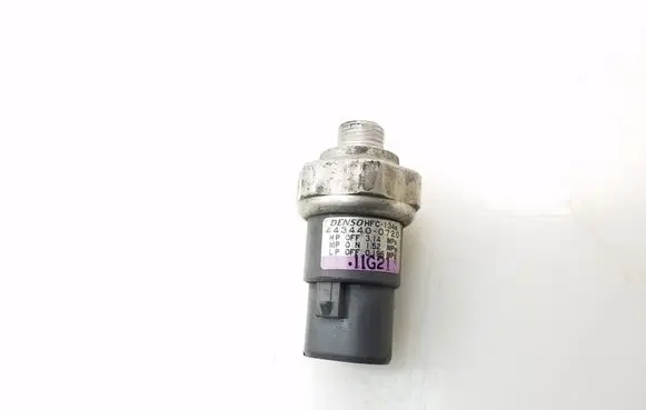 Toyota Corolla E120 E130 Air conditioning (A/C) pressure sensor 