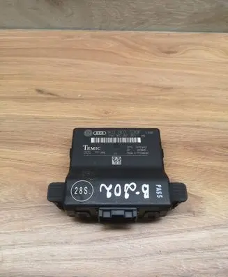 Volkswagen Golf SportWagen Gateway control module 1K0907530F 1K0907951