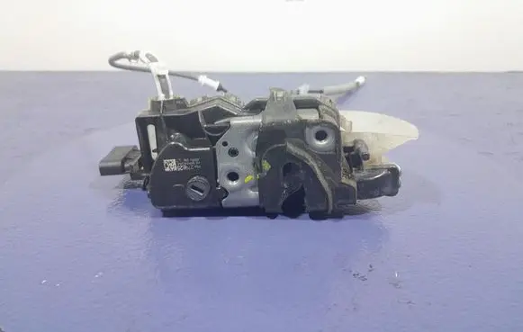 Citroen C5 Aircross Front door lock 16944044
