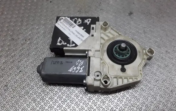 Seat Altea XL Front door window regulator motor 1K0959793M