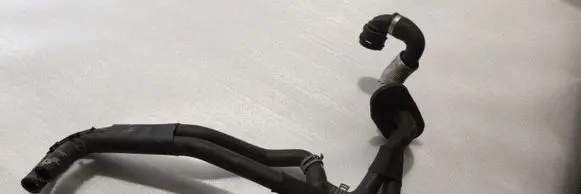 Engine coolant pipe/hose