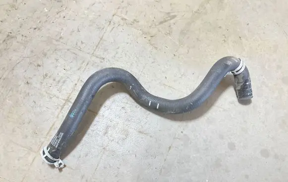 Volvo XC40 Engine coolant pipe/hose 32222089 8888769017