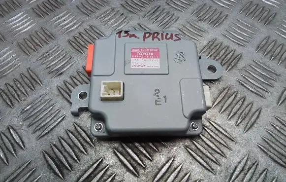 Toyota Prius (XW30) Battery control module 8989252011 1751007462