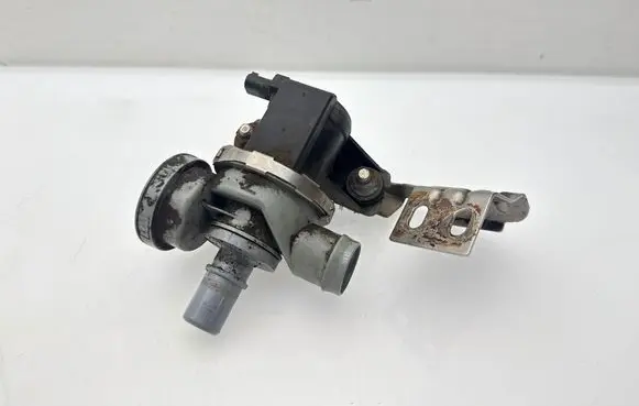 BMW 3 G20 G21 Fuel tank valve 7441833 8487498 901676974