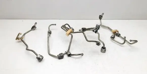 Volvo XC60 Fuel injector supply line/pipe 