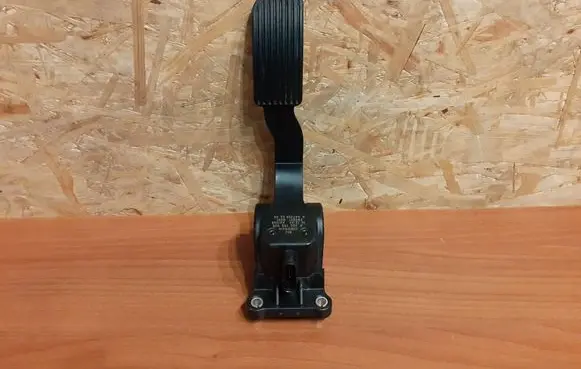 Mercedes-Benz Sprinter W906 Accelerator throttle pedal 0280755025 A4473000200