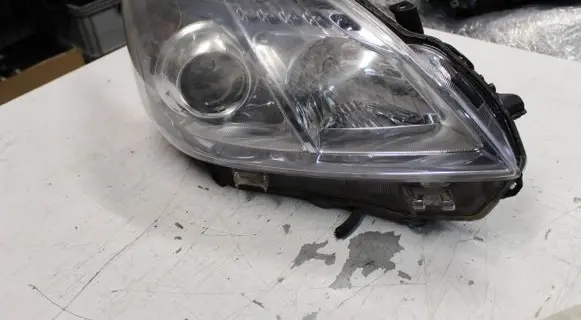 Toyota Prius (XW30) Headlight/headlamp