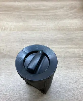 Volkswagen Golf IV Light switch 1C0941531