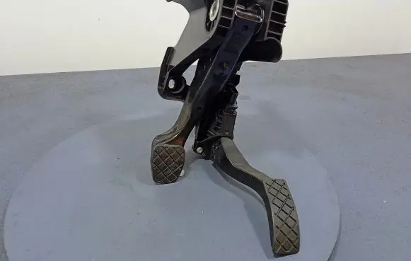 Nissan Atleon Accelerator throttle pedal 5Q1721058EN