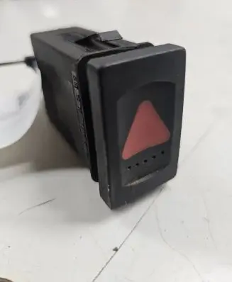 Volkswagen PASSAT B5 Hazard light switch