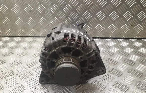Volkswagen PASSAT B5.5 Generator/alternator 06B903016AD