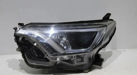 Toyota RAV 4 (XA40) Headlight/headlamp