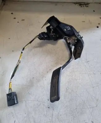 Toyota Avensis T250 Accelerator throttle pedal