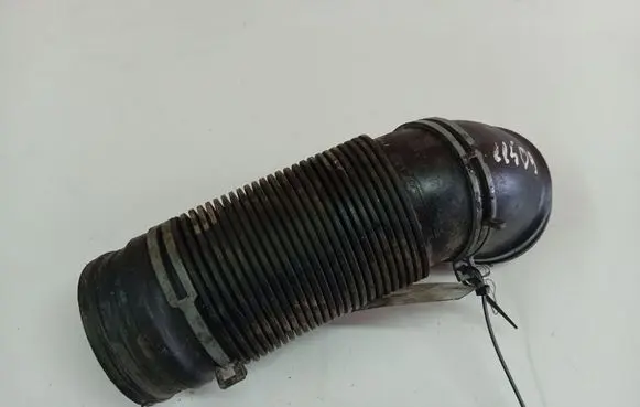 Skoda Octavia Mk2 (1Z) Air intake hose/pipe