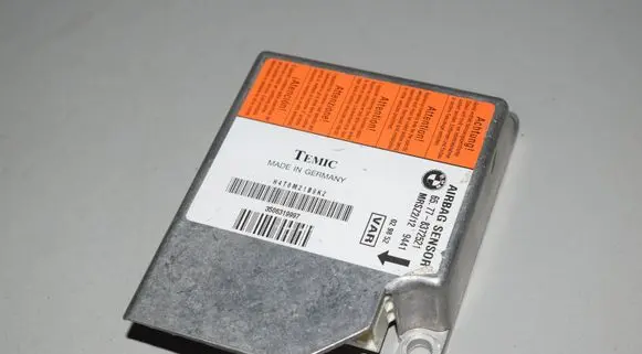 BMW 5 E39 Airbag control unit/module 8372521