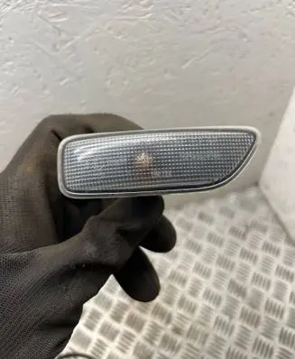 Volvo V70 Front fender indicator light 30722642