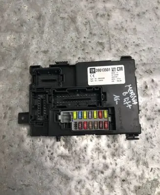 Opel Meriva B Fuse box set 39013501CMBILI 39013501CM 39013501