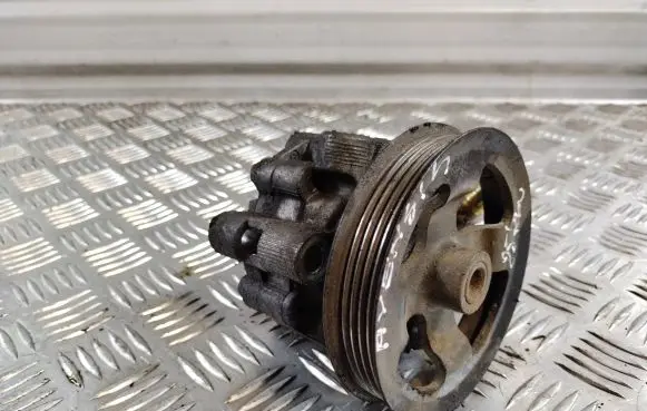 Toyota Avensis Verso Power steering pump