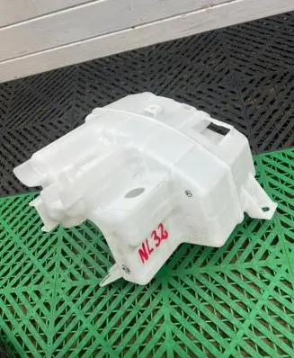 Lexus ES 300h (6th Gen) Windshield washer fluid reservoir/tank 060851626