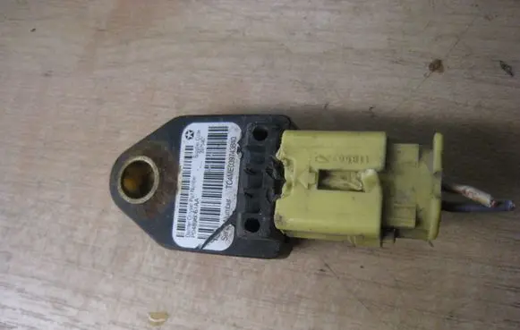 Dodge Caliber Airbag deployment crash/impact sensor P04896061AA