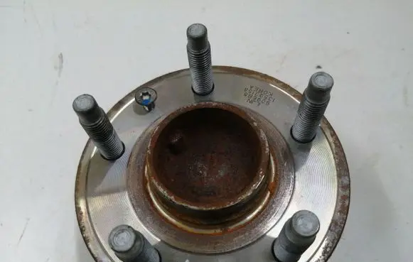 Opel Mokka Rear wheel hub 13593158