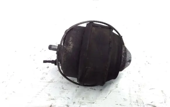Volvo XC90 Engine mount bracket 30680751
