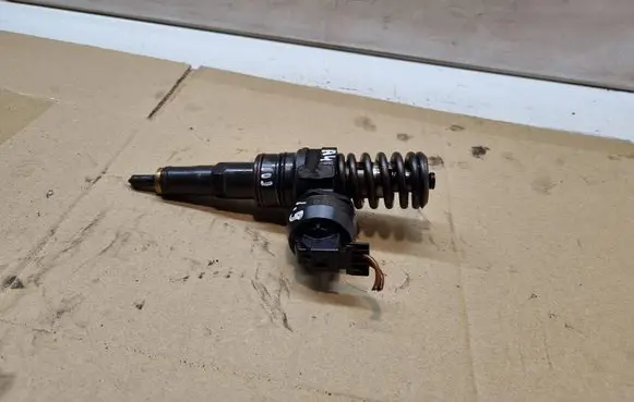 Audi A4 S4 B6 8E 8H Fuel injector 038130073AR