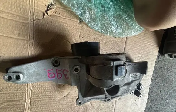 Ford Edge II Generator/alternator bracket RC097DS7Q8D611AH