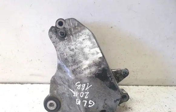Mercedes-Benz GLA W156 X156 Engine mounting bracket A2702230002