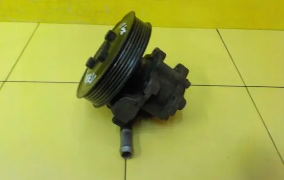BMW X1 E84 Power steering pump 7800367 N47D20C