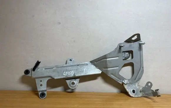 Mercedes-Benz S W221 Battery bracket A2215452047 C3450