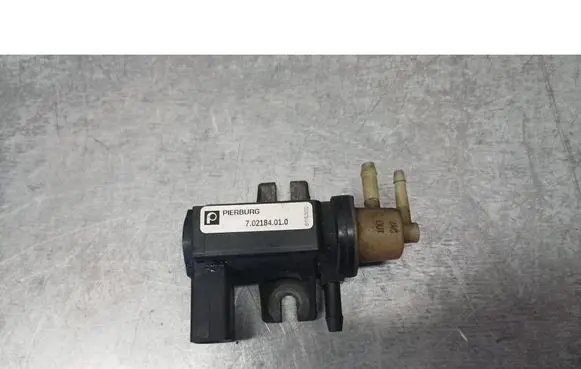 Volkswagen PASSAT B5.5 Vacuum valve 70218400
