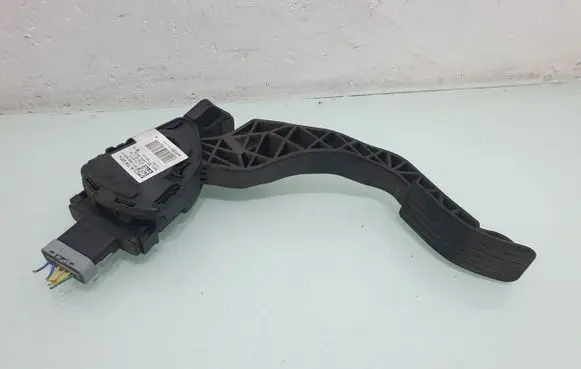 Peugeot 208 Accelerator throttle pedal 9671433780