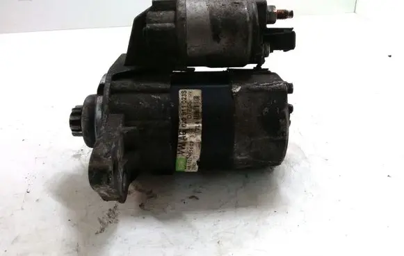 Volkswagen Golf IV Starter motor 020911023S