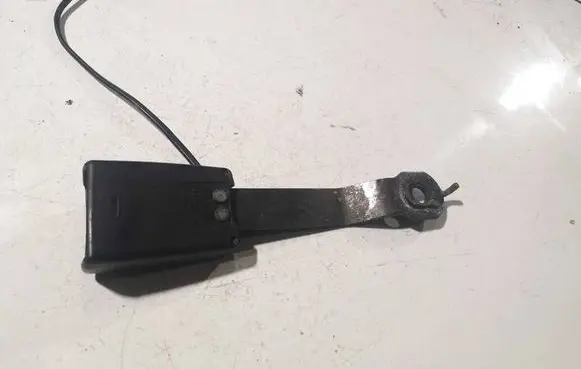 Nissan X-Trail T30 Front seatbelt buckle 33030396