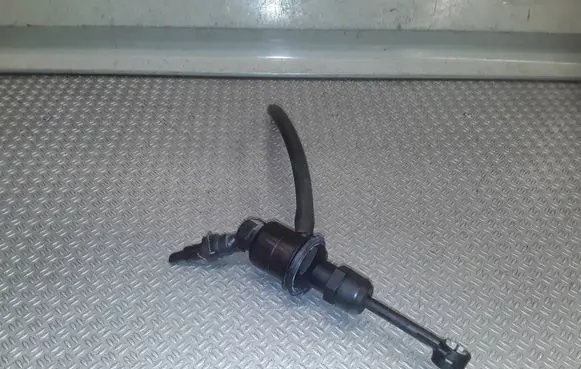 Renault Clio III Clutch master cylinder 8200523798