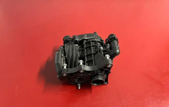 Thermostat/thermostat housing