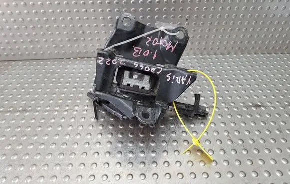Toyota Yaris XP210 Gearbox mounting bracket AV-D2740