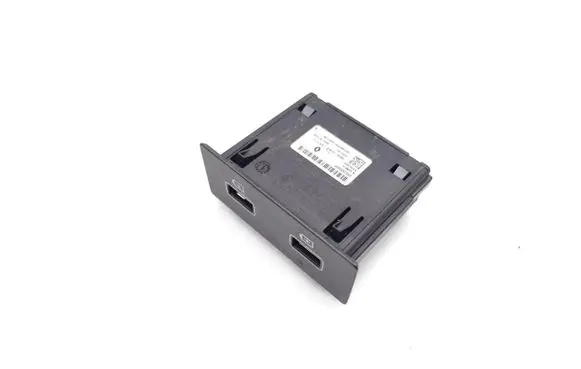 Renault Kadjar USB socket connector 280230033R 33352432