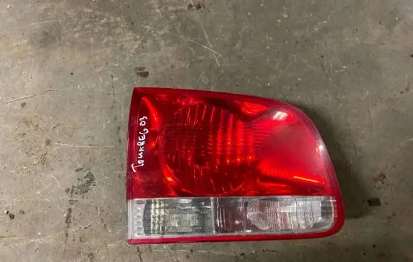Volkswagen Touareg I Tailgate rear/tail lights 7L6945093H