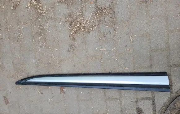 Mitsubishi Outlander Front door trim (molding) 5727A403