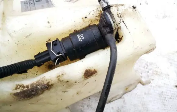 Nissan Primera Windscreen/windshield washer pump 20859