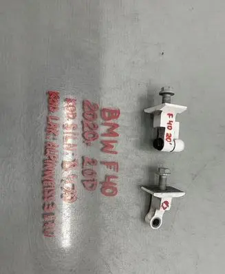 BMW 1 F40 Front door hinge set 7246065