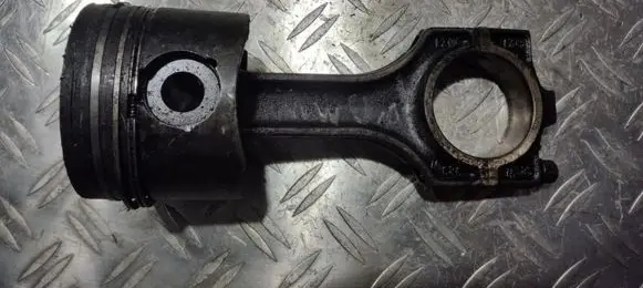 BMW 5 E39 Piston with connecting rod