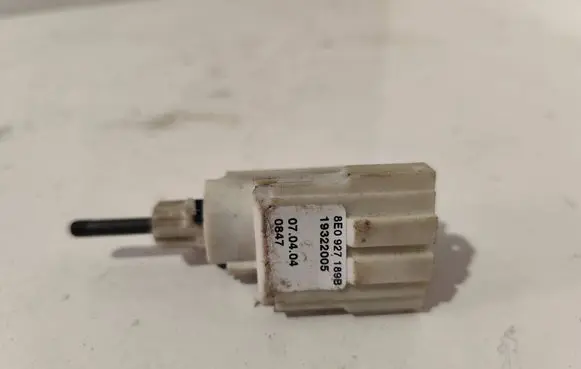 Audi A4 S4 B7 8E 8H Brake pedal sensor switch 8E0927189B 19322005