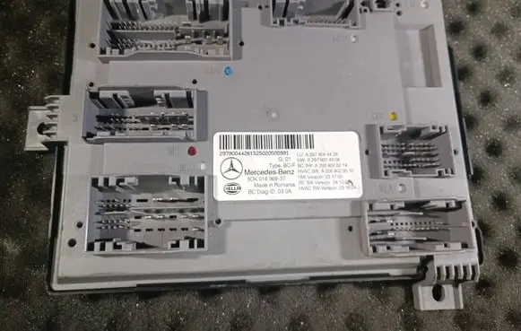 Mercedes-Benz CLK C207 A207 Central body control module A2979004426 5DK01696837 A2069028214