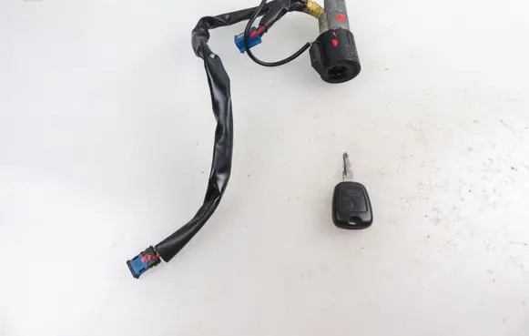 Peugeot 206 Ignition lock 9641551180